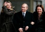 Дъщерята на Путин бяга от дома си в Холандия заради полет MH17