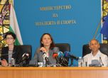 Уволнените от министър Раданова я дават на прокурор 