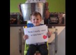 Петгодишно хлапе популяризира донорството с нова версия на "Ice bucket challenge"