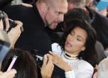 Журналист нападна Ким Кардашиян (видео)