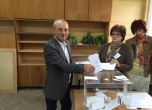 Доган, Волен и Радан Кънев гласуваха първи сред партийните лидери