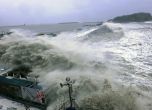 Мощен тайфун връхлита Япония