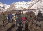Близо 30 туристи загинаха заради лавини в Хималаите