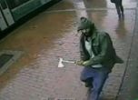 Ислямист нападна полицаи в Ню Йорк с брадва (видео и снимки)