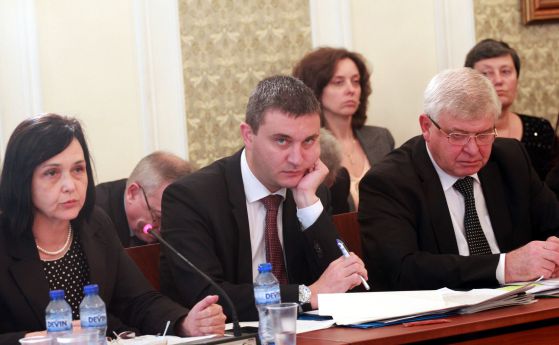 Финансовият министър Владислав Горанов и заместникът му Кирил Ананиев в парламента