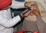 Най-малко 60 души ослепяха след масова операция в Индия