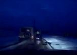 Руски полицай надбяга джип, за да хване шофьора му (видео)