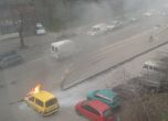 Такси се запали в София (снимки)