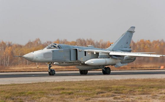 Руски самолет СУ-24 на служба в сирийската армия.