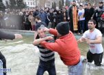 Бой за кръста на шадраван в Ботевград (видео)