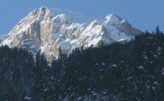 Шестима загинаха при лавина във френските Алпи