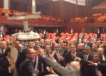 Бой със столове в турския парламент