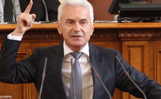 Сидеров: Кабинетът върви по линията на фашизма и антисемитизма