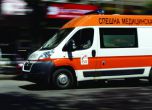 Автобус на градския транспорт в София се удари в стълб, двама са ранени