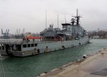Вълни и вятър препречиха пътя на НАТО-вски кораби към Варна (снимки)