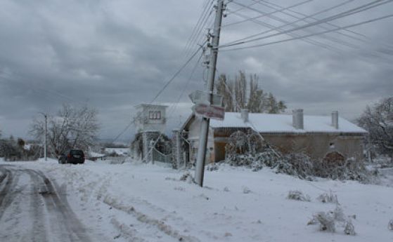 Остава бедствена обстановката в Смолян и Кърджали, 850 населени места са без ток