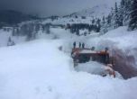 Спасители носиха пациент на ръце километри през снега