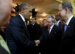 Историческа среща между Обама и Кастро
