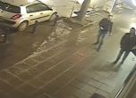 Хулиган троши кола в центъра на София (видео)