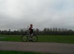 Бургазлия тръгна с колело от Лондон до родния си град