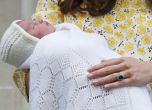 Принц Уилям и Кейт показаха бебето си на света 