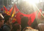Бунт в Скопие: хиляди искат оставката на премиера, прикрил убиец полицай (видео)