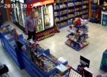 Нагъл обир в магазин в центъра на София (видео)