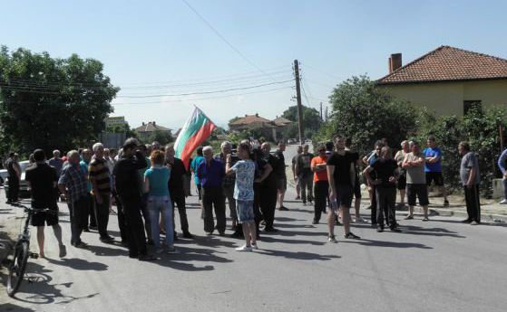 Хиляди хора от цяла България на протест в Гърмен