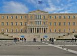 Гърция орязва ранното пенсиониране и въвежда по-големи данъци