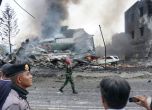 Военен самолет падна върху хотел в Индонезия, 55 загинаха (обновена)