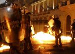 Сълзотворен газ и "Молотов" на протеста в Атина