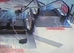 Мъж загуби крака си на ескалатор в мол