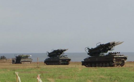 Военна техника ще задръсти "Хемус" в петък и събота