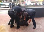 14 полицаи арестуваха чернокож с ампутиран крак в САЩ (видео)