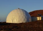 Екип на НАСА заживя в изолация като тренировка за Марс (видео)
