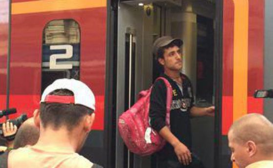 Унгария спря влаковете с имигранти в Будапеща