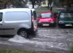 Наводнени улици в Русе и Габрово след проливен дъжд (видео)