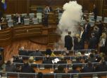 Опозицията пусна сълзотворен газ в косовския парламент