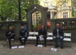 Кандидати за кмет на София протестираха в защита на "Къщата с ягодите"