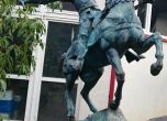 Полски скулптор ни подари бронзов паметник на Владислав Варненчик (снимки)