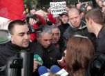 Депутат на "Атака" към журналист на OFFNews: Предупреждавам те да си тръгнеш