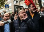 Турската полиция щурмува опозиционна медийна група (видео)