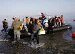 Лодка с имигранти потъна край гръцки остров, дете загина