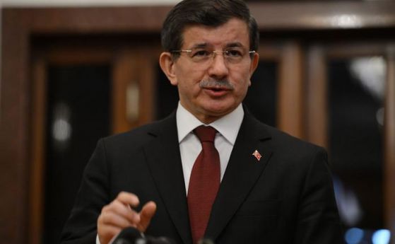 Турция няма взаимоотношения с терористични организации, каза Давутоглу