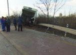 Автобус на градския транспорт катастрофира в столичния квартал "Надежда" (видео)