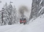 Снегът затвори три железопътни участъка