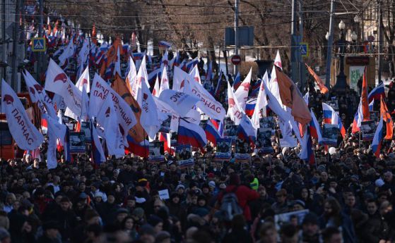 Хиляди руснаци излязоха на шествие в памет на Борис Немцов