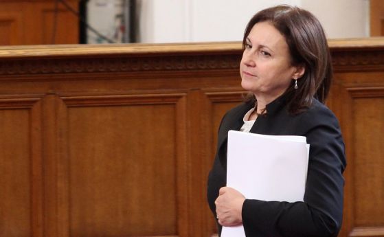 Бъчварова взе оставката на ректорката на МВР-академията, прескачала я в решенията си