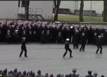 Норвежки военноморски кадети празнуват завършване с танц на Бруно Марс (видео)