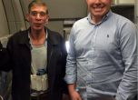 Заложник от Ларнака си направи снимка с похитителя си